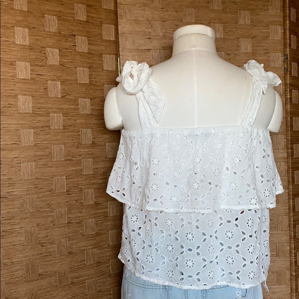 American Eagle Outfitter’s eyelet top Size XS - Picture 3 of 5
